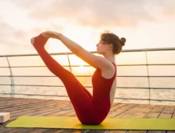 “Manfaat menyeluruh dari Navasana (pose perahu)”