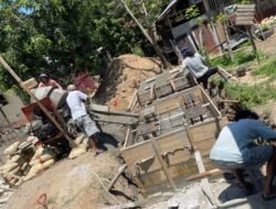 Koramil Limboto Bersama Warga Laksanakan Pengecoran Blok Angkur Untuk Percepatan Pembangunan Jembatan Gantung Perintis Garuda