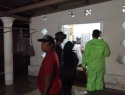 Respon Cepat Babinsa Limboto Tinjau Banjir Dan Salurkan Bantuan Kepada Warga Kelurahan Tenilo