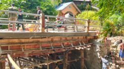 Pendampingan Koramil 1315-01/Telaga Percepat Penyelesaian Finishing Jembatan Garuda Beton Bertulang Untuk Warga Ulapato B
