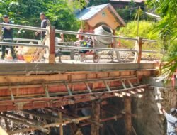 Pendampingan Koramil 1315-01/Telaga Percepat Penyelesaian Finishing Jembatan Garuda Beton Bertulang Untuk Warga Ulapato B
