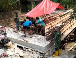 Personel Koramil 1315-01 Telaga Hadir Bantu Pembangunan Jembatan Garuda Desa Ulapato B Hingga Tahap Struktur Beton