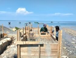 Dukungan Aktif Personel Koramil Tabongo Pastikan Setiap Tahapan Pekerjaan Pengelasan Berjalan Lancar Dan Terarah Di Lapangan