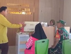 Kepedulian Babinsa Koramil Telaga Terlihat Saat Dampingi Warga Mengurus Akta Kelahiran Anak