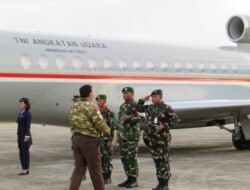 Dandim 1315/Kab. Gorontalo Dampingi Keberangkatan Menteri Pertahanan RI Sjafrie Sjamsoeddin Bersama Rombongan Melalui Bandara Gorontalo