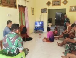 Piala Dunia Satukan Anggota Koramil Telaga Dengan Warga Dulohupa Melalui Nonton Bareng Penuh Keakraban