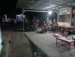Kebersamaan Personel Kodim 1315/Kabupaten Gorontalo Dan Warga Desa Tabongo Barat Warnai Kegiatan Nonton Bareng Penuh Keakraban