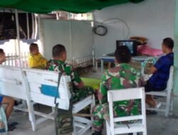 Babinsa Koramil Telaga Bersama Warga Desa Tinelo Nikmati Nonton Bareng Piala Dunia Dalam Suasana Penuh Kebersamaan Hangat
