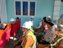 Hadiri Kunjungan Kerja Gubernur, Babinsa Boliyohuto Kawal Program Peningkatan Jalan Lakeya–Mohiyolo Bagi Warga