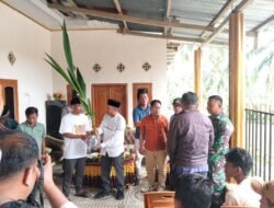 Dukung Kemajuan Pertanian Desa, Babinsa Tibawa Hadiri Pembagian Bibit Kelapa Dalam kepada Petani Pulubala
