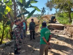 Danramil Pimpin Personel Koramil 1315-04/Tibawa Tinjau Pembangunan Jembatan Armco Demi Kelancaran Akses Warga Desa Iloponu Bersama