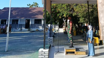 Koramil 1315-01/Telaga Perkuat Karakter Pelajar Melalui Upacara Bendera Bersama SMA Negeri 1 Telaga Biru Gorontalo