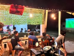Babinsa Koramil 1315-03/Tabongo Pererat Kebersamaan Bersama Warga Saat Nonton Bareng Piala Dunia 2026