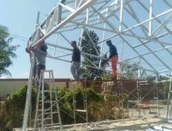 Semangat Gotong Royong Personel Koramil 1315-01/Telaga Percepat Pembangunan Rehabilitasi SMK PPN Gorontalo Demi Kemajuan Pendidikan