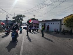 Peringatan Kemerdekaan RI Ke-81 Semakin Semarak, Anggota Koramil Tabongo Dukung Gerak Jalan Berbagai Elemen Masyarakat